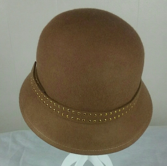 A NEW DAY. Cloche Hat.Tan.Gold Studs. NWT - Picture 2 of 3